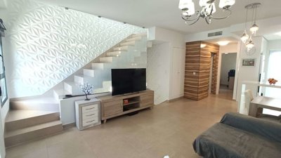 13195modernsouthfacingtownhousewithsolariuman