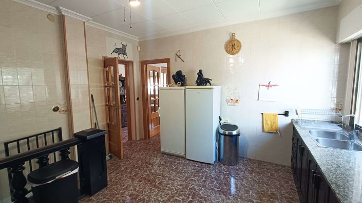 Image No.12-6 Bed Villa for sale