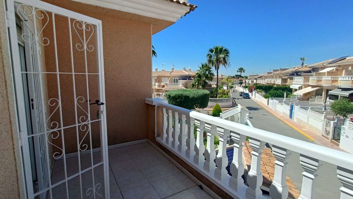 Image No.30-3 Bed Townhouse for sale