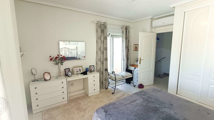 Image No.35-3 Bed Townhouse for sale