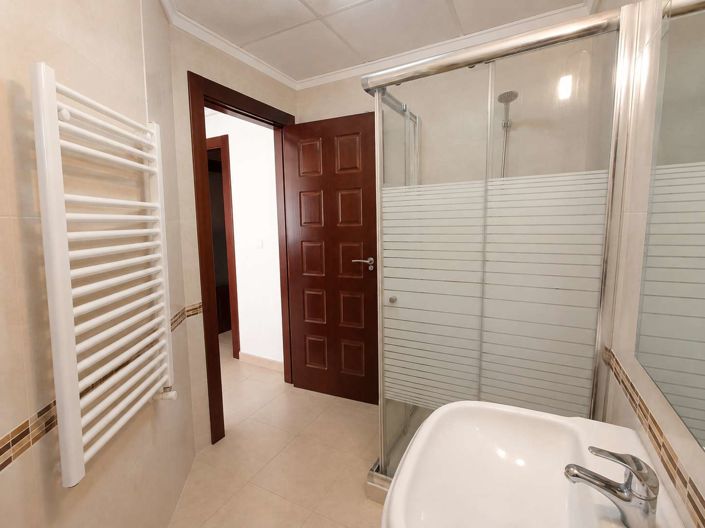 Image No.17-3 Bed Semi-Detached for sale