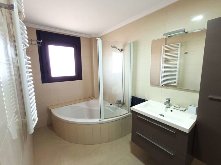 Image No.25-3 Bed Semi-Detached for sale