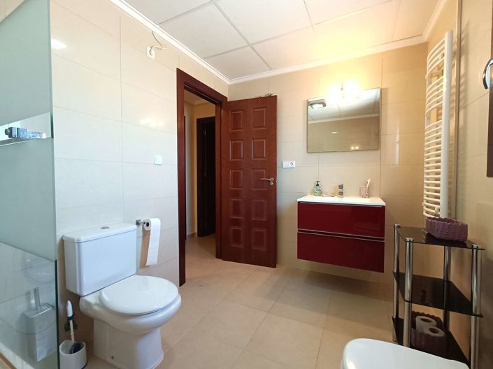 Image No.33-3 Bed Semi-Detached for sale