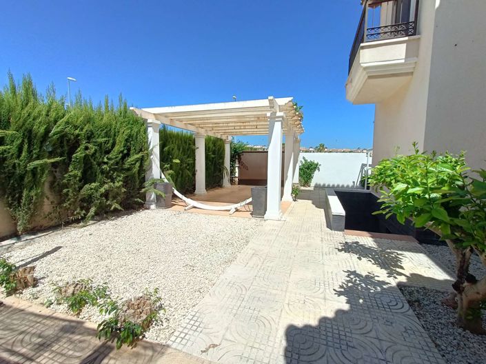 Image No.38-3 Bed Semi-Detached for sale