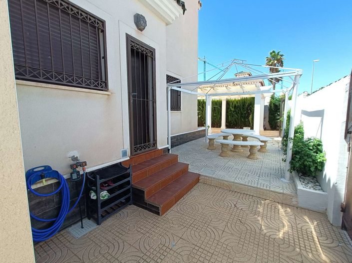 Image No.46-3 Bed Semi-Detached for sale