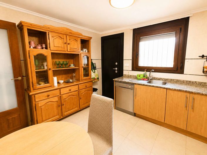 Image No.8-3 Bed Semi-Detached for sale