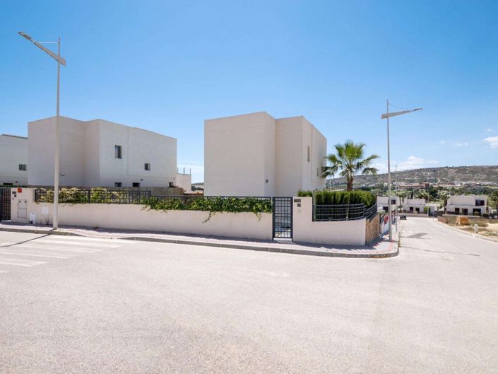 Image No.32-4 Bed Villa for sale