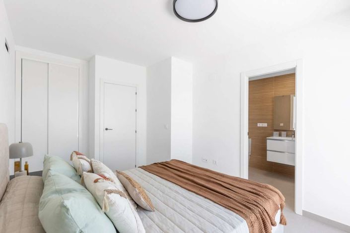 Image No.35-3 Bed Semi-Detached for sale