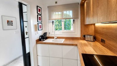14400stunningrenovatedtownhousewithbeautifulg