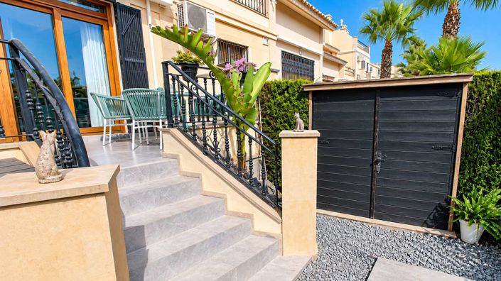 Image No.37-2 Bed Townhouse for sale