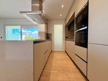 14497stylish2bedroomapartmentprivategardensat