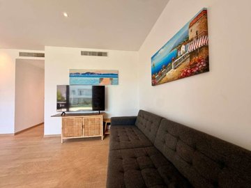 14497stylish2bedroomapartmentprivategardensat