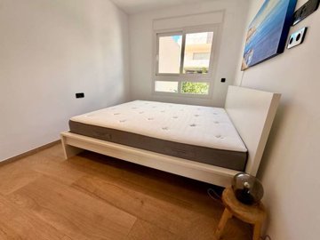 14497stylish2bedroomapartmentprivategardensat