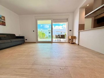 14497stylish2bedroomapartmentprivategardensat
