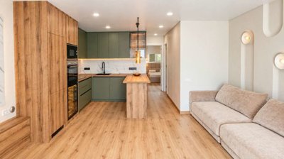 14581immaculatelyrenovatedapartment50mfromthe