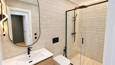 14581immaculatelyrenovatedapartment50mfromthe