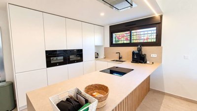 14565phenomenalfrontlinedetachedvillawithpool