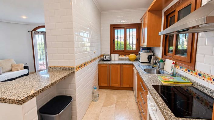 Image No.12-4 Bed Semi-Detached for sale