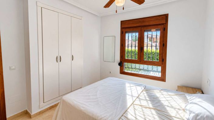 Image No.17-4 Bed Semi-Detached for sale