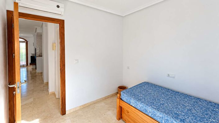 Image No.20-4 Bed Semi-Detached for sale