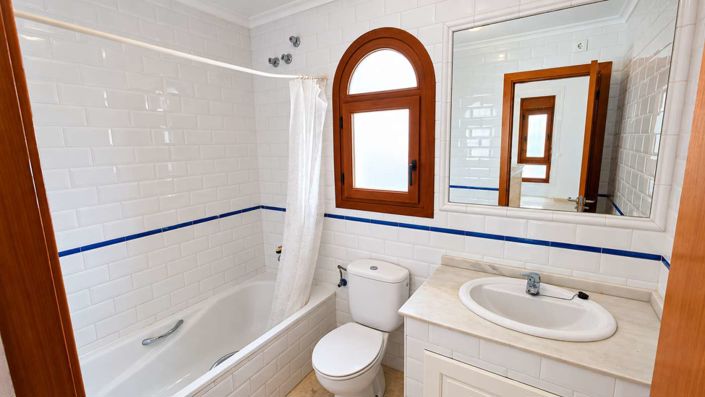 Image No.22-4 Bed Semi-Detached for sale
