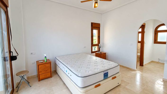 Image No.27-4 Bed Semi-Detached for sale