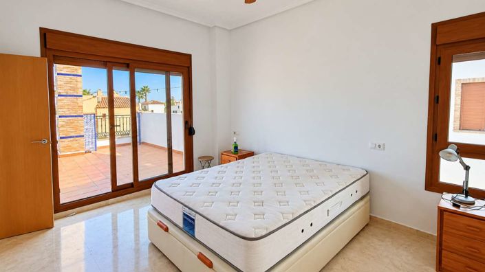 Image No.29-4 Bed Semi-Detached for sale