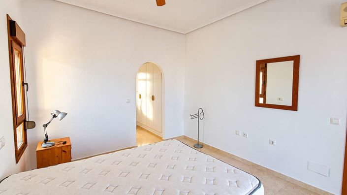 Image No.30-4 Bed Semi-Detached for sale