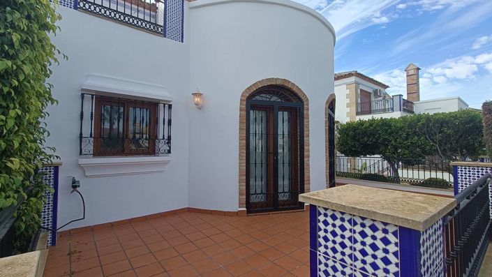 Image No.40-4 Bed Semi-Detached for sale