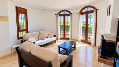 14644rare4bedroomsemidetachedvillawithlargega