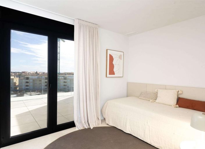 Image No.22-3 Bed Apartment for sale
