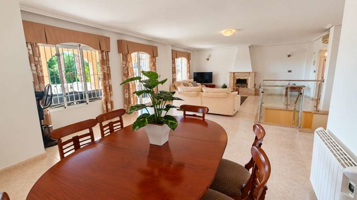Image No.12-6 Bed Villa for sale
