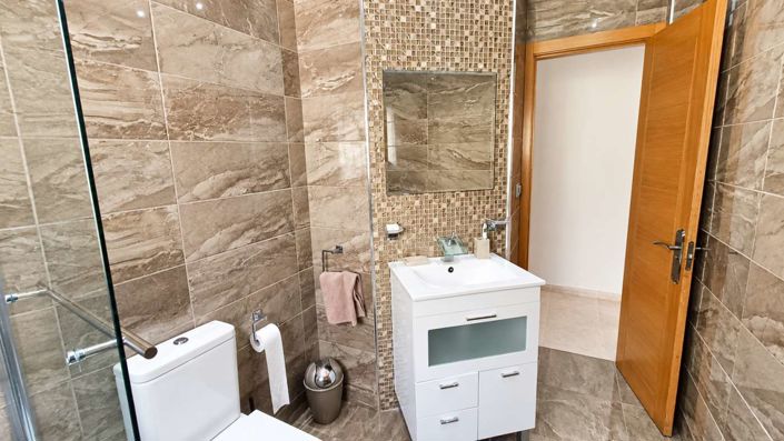 Image No.24-6 Bed Villa for sale