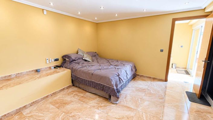Image No.40-6 Bed Villa for sale