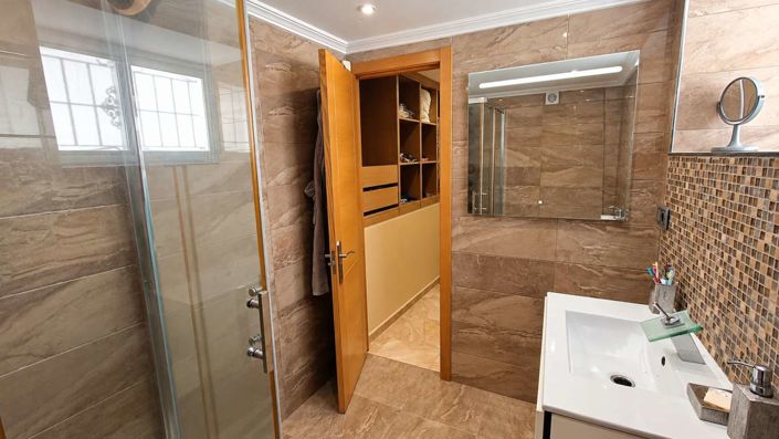 Image No.46-6 Bed Villa for sale