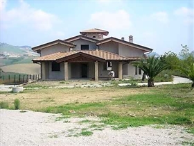 Image No.0-Villa de 10 chambres à vendre à Teramo