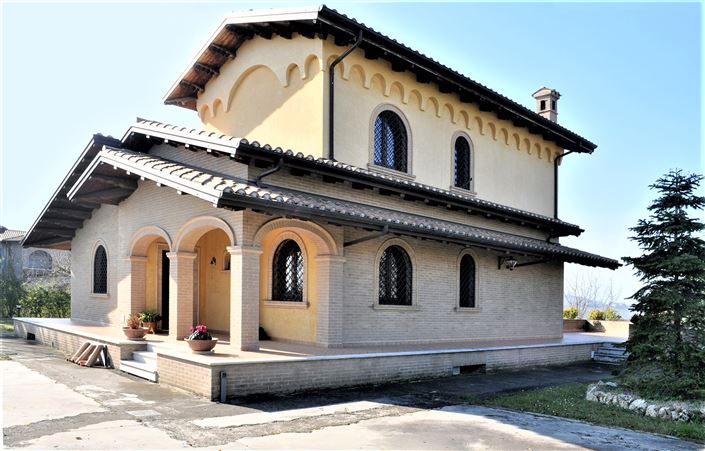 Image No.1-4 Bed Villa for sale