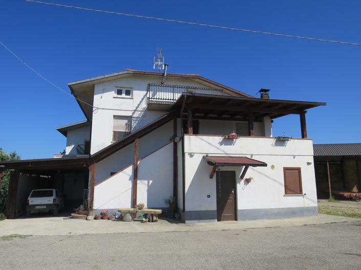 Image No.3-Maison de campagne de 6 chambres à vendre à Cellino Attanasio
