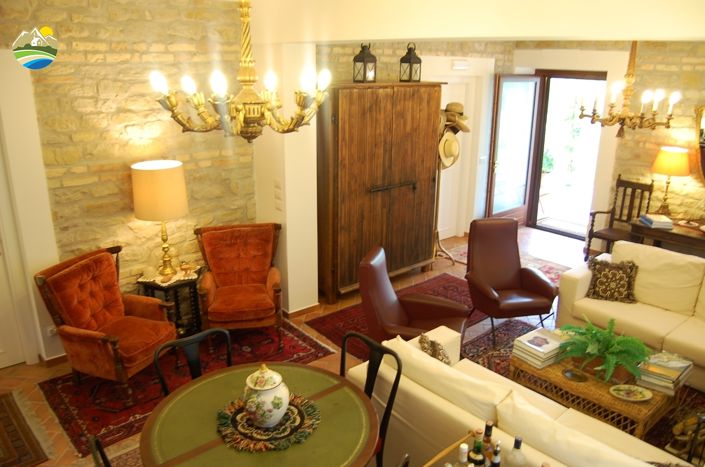 Image No.19-8 Bed Country House for sale