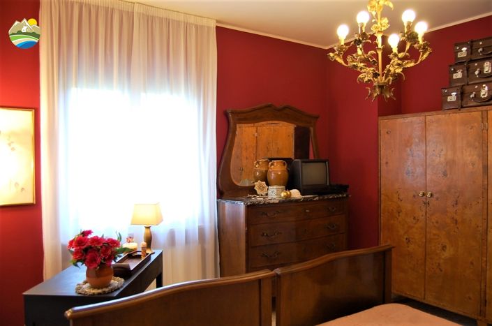 Image No.24-8 Bed Country House for sale