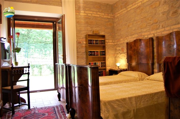 Image No.32-8 Bed Country House for sale