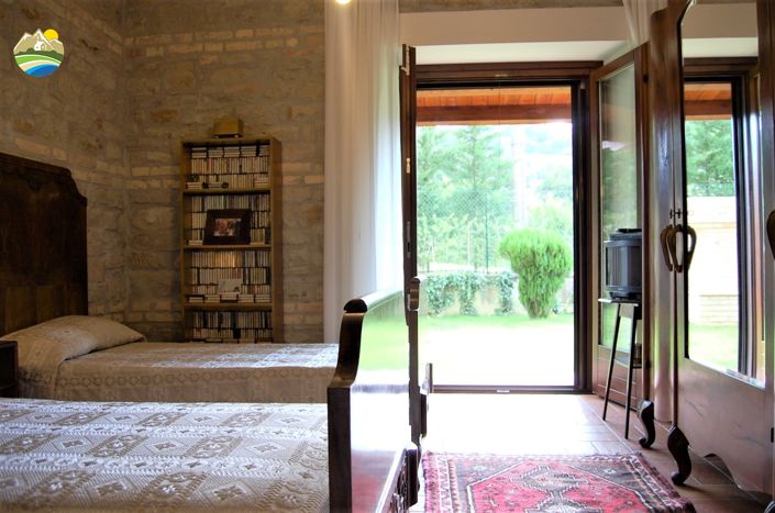 Image No.33-8 Bed Country House for sale