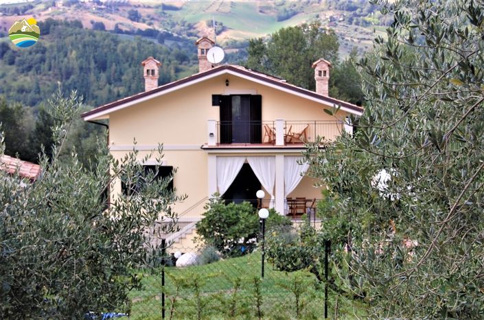 Image No.6-8 Bed Country House for sale