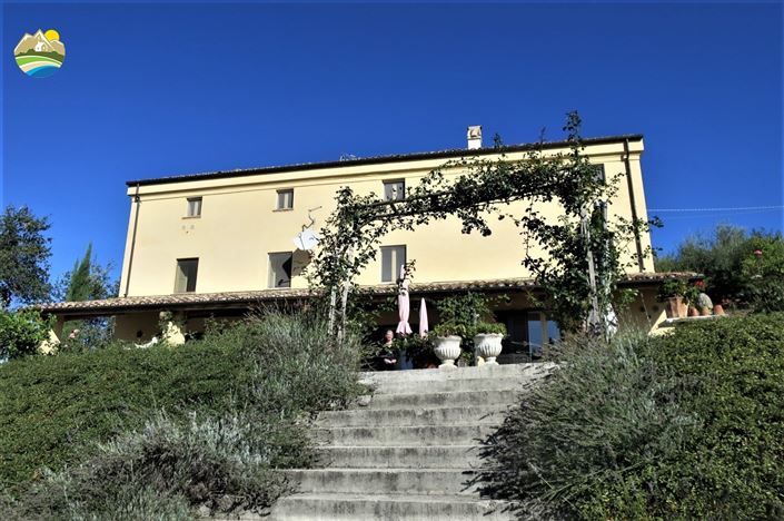 Image No.1-4 Bed Country House for sale