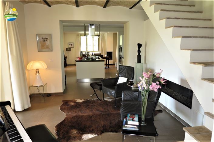 Image No.11-4 Bed Country House for sale