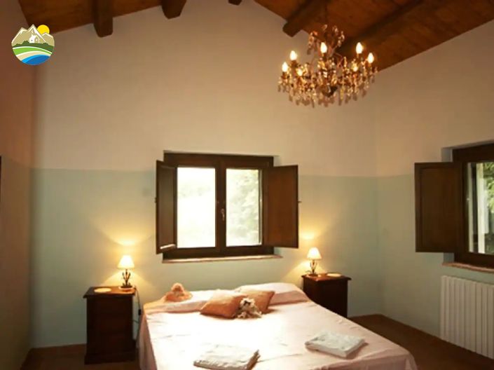 Image No.16-5 Bed Country House for sale