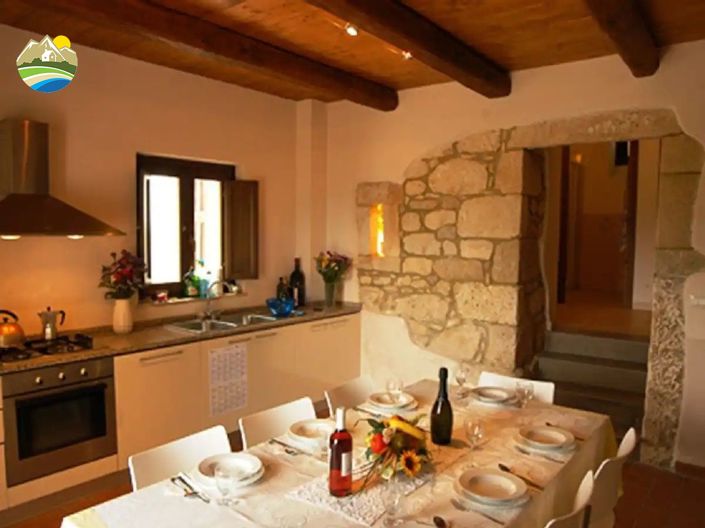 Image No.2-5 Bed Country House for sale