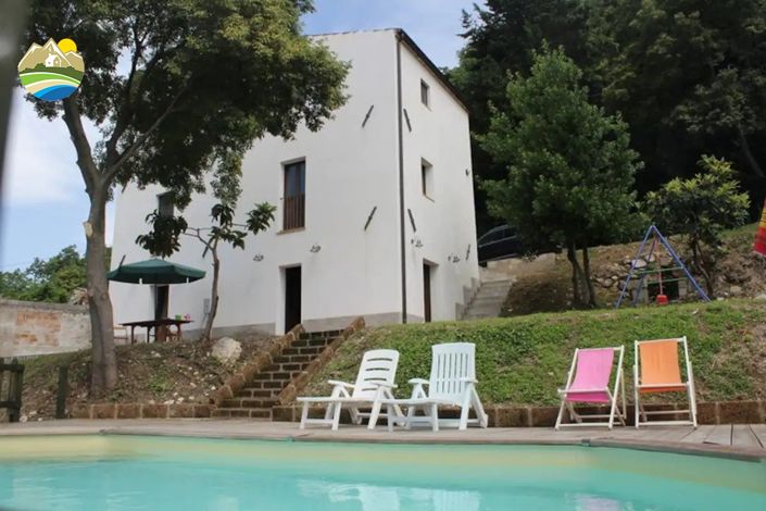 Image No.8-5 Bed Country House for sale