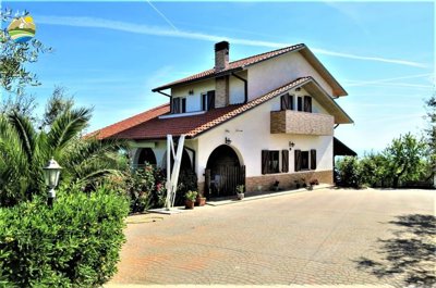 1 - Pineto, Villa