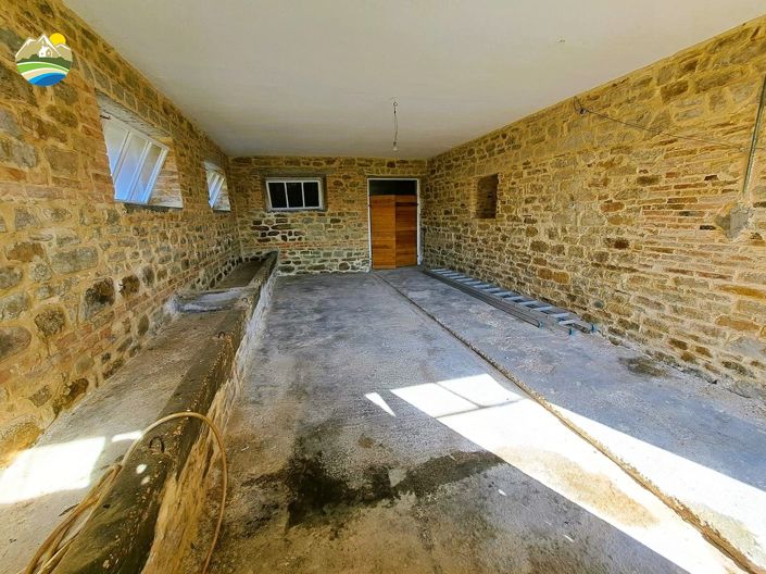 Image No.17-4 Bed Country House for sale